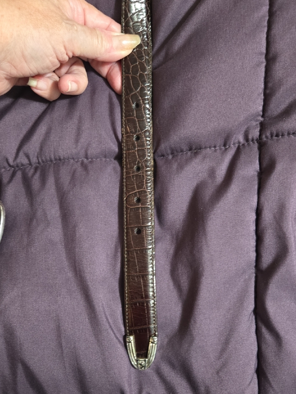 Brighton Dark Brown Croc-Embossed Leather Belt with Black Logo Tag Size Medium - Picture 5 of 5